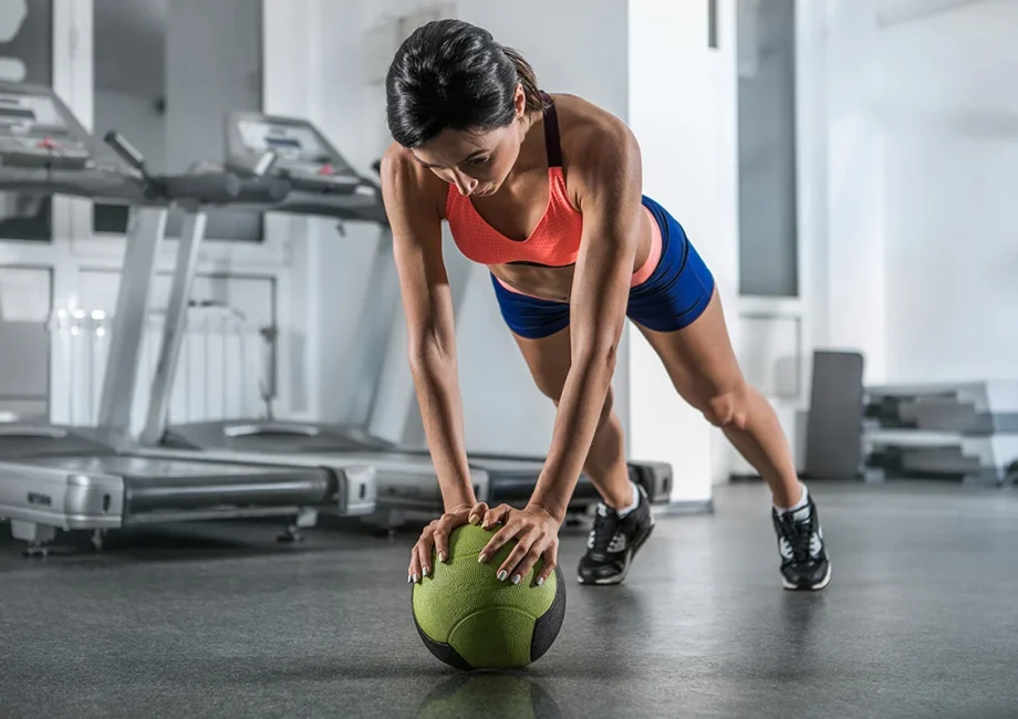 Ilmu di Balik Latihan Medicine Ball dan Aktivasi Otot Inti