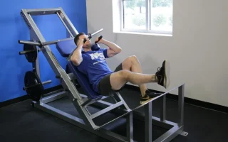 Hack Squat Machine: Latihan Kaki Lengkap dalam Satu Gerakan