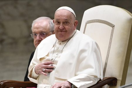 Paus Fransiskus: Paus Pertama dari Amerika Latin yang Mengubah Gereja