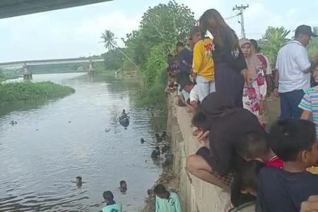 Warga Heboh Temukan Emas di Sungai, Ribuan Orang Langsung Serbu Lokasi!