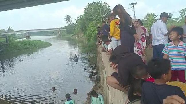 Warga Heboh Temukan Emas di Sungai, Ribuan Orang Langsung Serbu Lokasi!